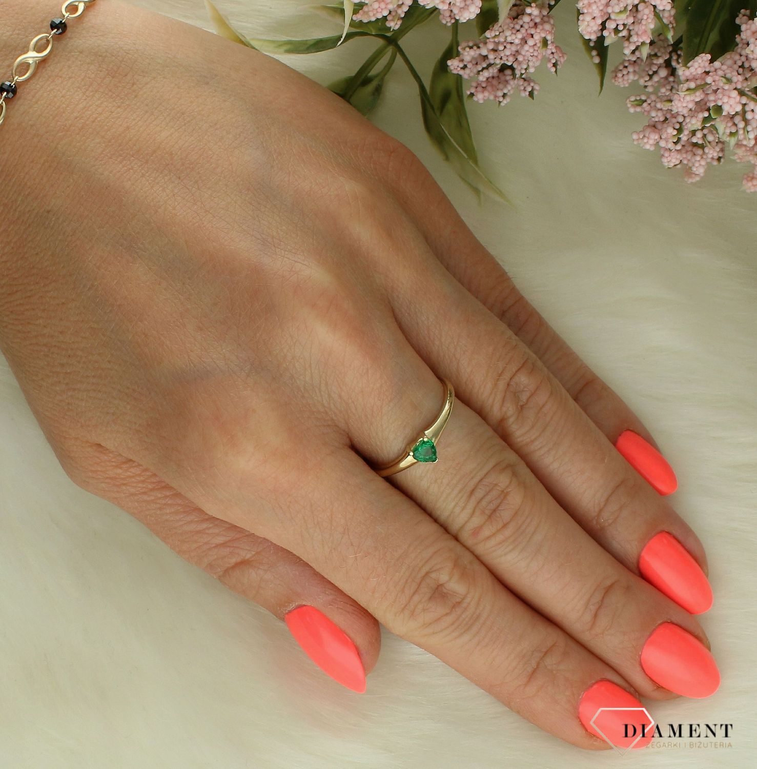 Złoty pierścionek damski 375 zielone serce PI 7006A 375. Złoty pierścionek damski. Złoty pierścionek na prezent. Pierścionek złoty z cyrkoniami. Złoty pierścionek próby 375. Złoty pierścionek.  (1).jpg